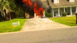 Niña rescata a sus hermanos mayores de un gran incendio en su casa