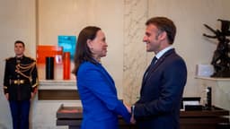 Macron habla con Machado sobre "una transición democrática, pacífica y respetuosa" en Venezuela