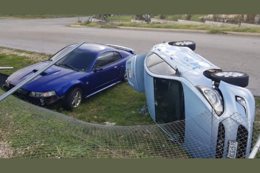 Se observan automóviles dañados tras el paso del supertifón Yutu por Saipán, en las Islas Marianas del Norte, el 25 de octubre de 2018. (Brad Ruszala/Reuters).
