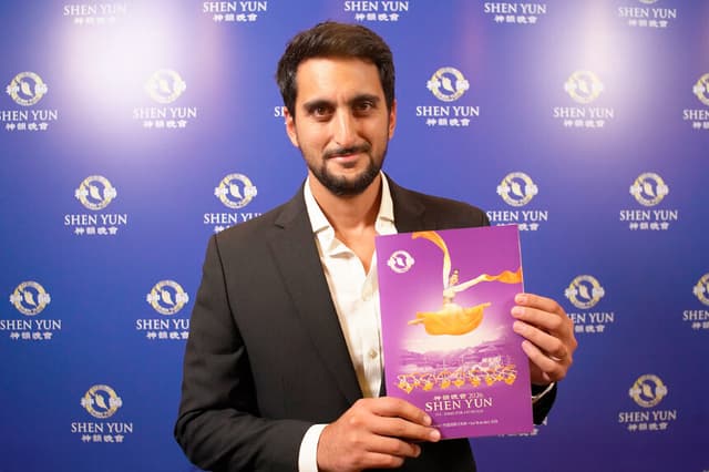 Diputado argentino da las gracias al director de Shen Yun: "Les agradezco por haber elegido Argentina"