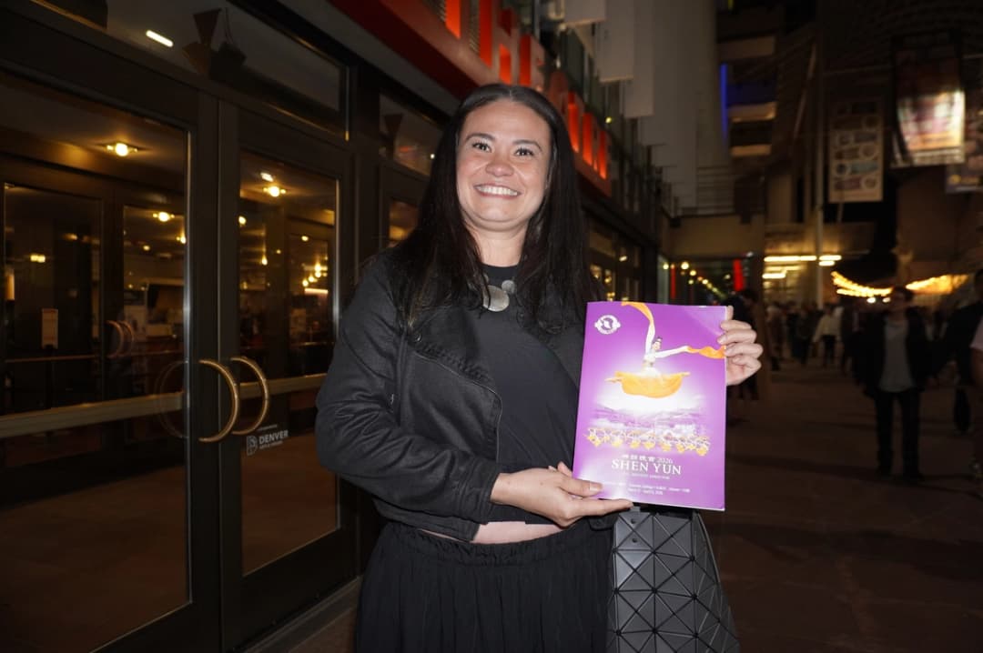 Experiodista venezolana se emociona hasta las lágrimas con los valores atemporales de Shen Yun