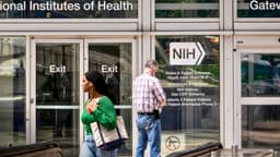 Colaborador de alto nivel de Fauci que rechazó vacuna contra COVID-19 temía represalias