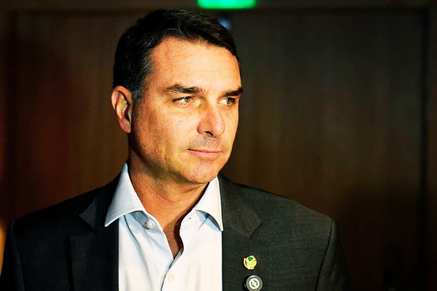 Sondeo pone a Flávio Bolsonaro arriba de Lula da Silva en intención de voto