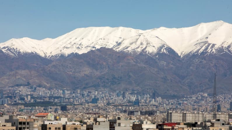 Ejército iraní amenaza rutas en mar Rojo y golfo Pérsico si sigue bloqueo de EE. UU.