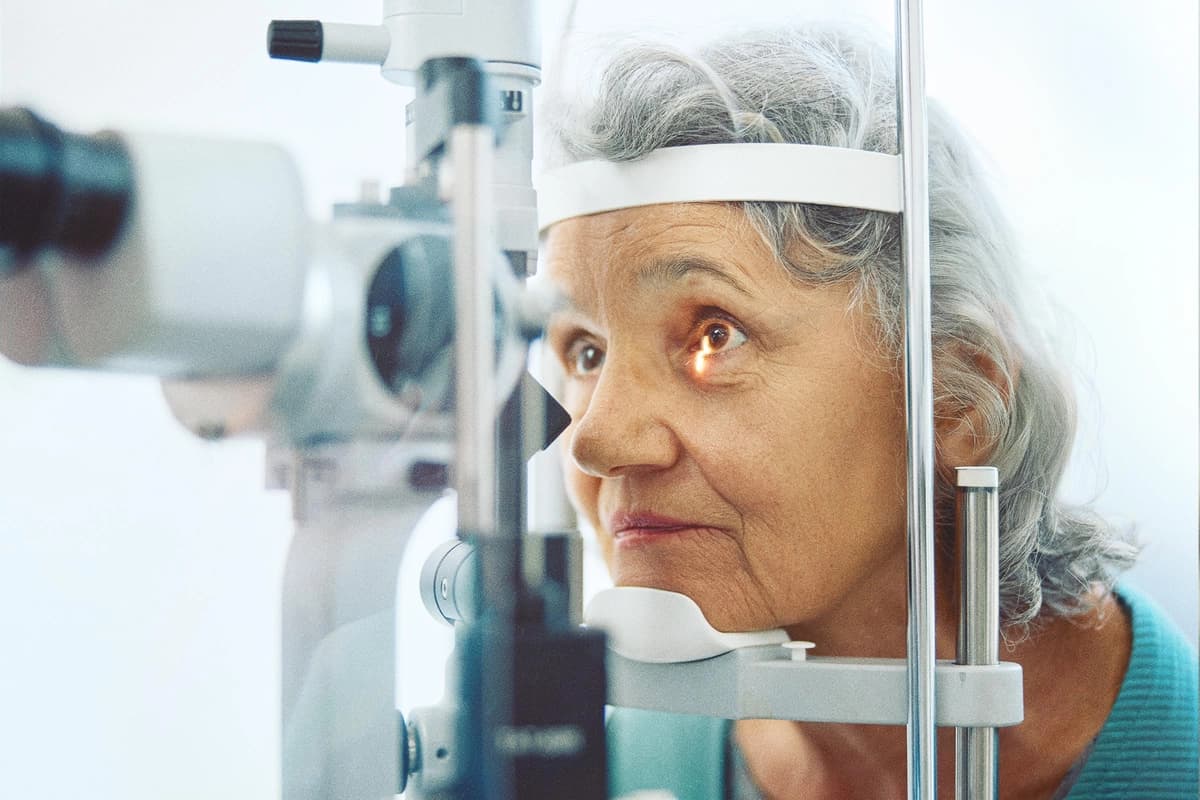 Examen de la vista. (Drazen Zigic/Shutterstock).