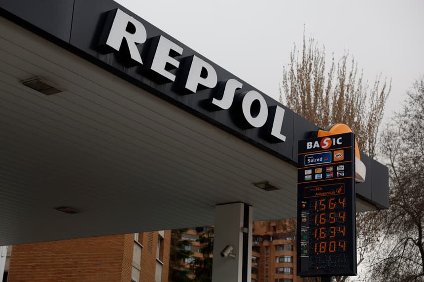 Imagen de archivo de una gasolinera de Repsol en Madrid. (EFE/Mariscal)