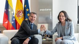 Machado se reúne con Feijóo, quien destaca su valentía frente al chavismo