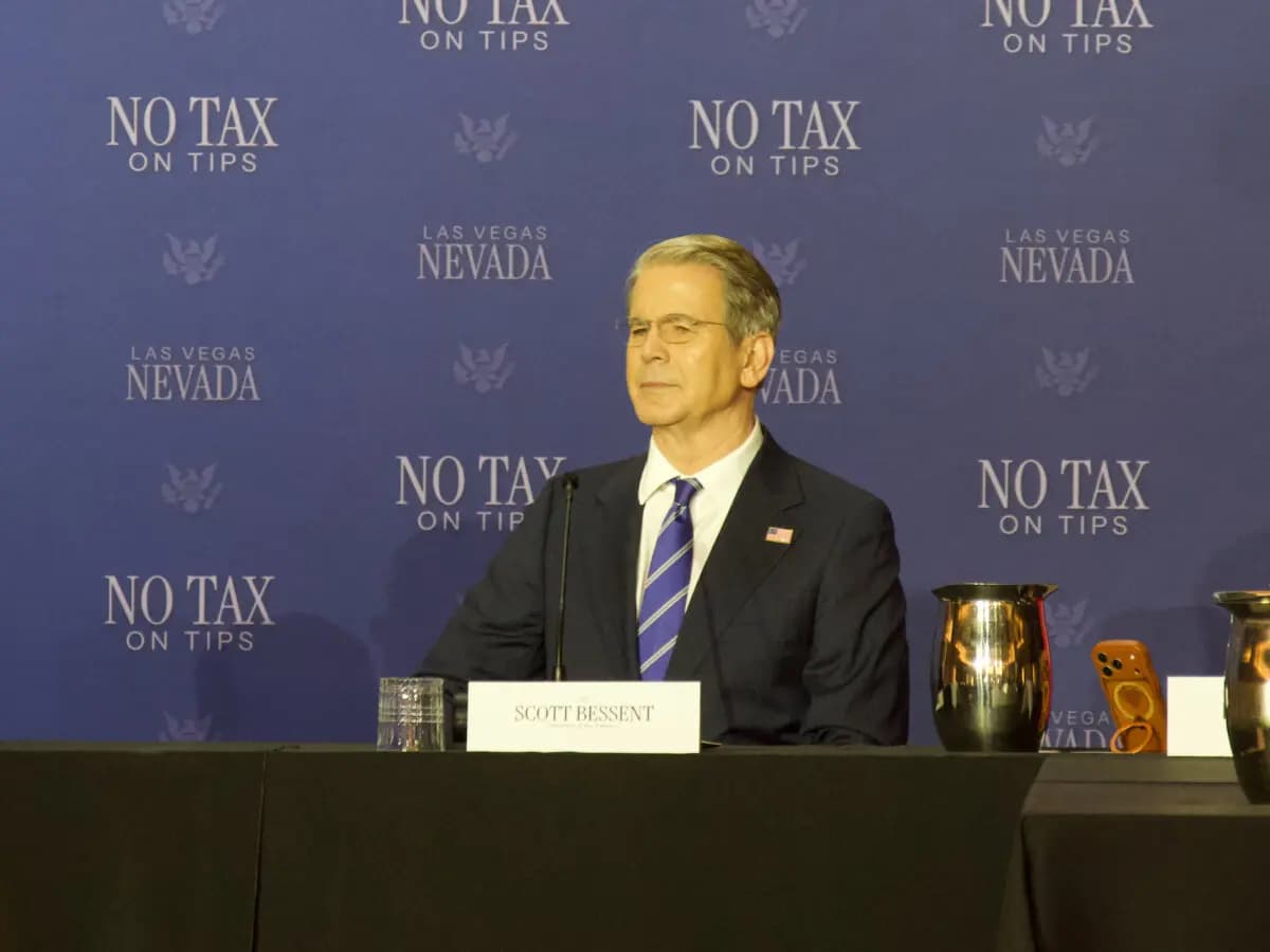 Ria Schumacker de Pahrump, Nevada, asiste a la mesa redonda "Sin impuestos sobre las propinas" del presidente Donald Trump en el Hotel AC de Las Vegas el 16 de abril de 2026. (Travis Gillmore/The Epoch Times)