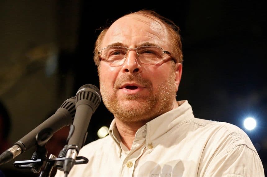 El presidente del Parlamento iraní, Mohammad Bagher Ghalibaf, pronuncia un discurso durante un mitin de campaña en Teherán, Irán, el 2 de mayo de 2017. (Atta Kenare/AFP vía Getty Images)