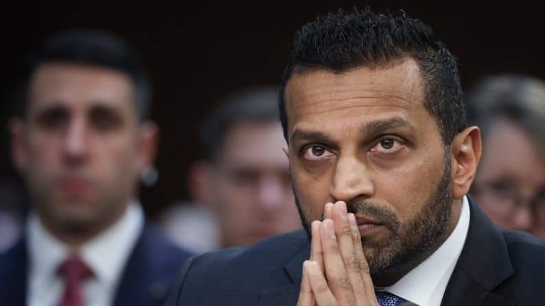 Director del FBI interpone demanda por difamación de 250 millones contra The Atlantic
