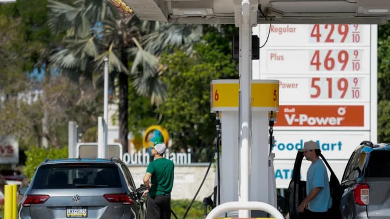 El precio de la gasolina podría no bajar de los 3 dólares hasta 2027, según secretario de Energía