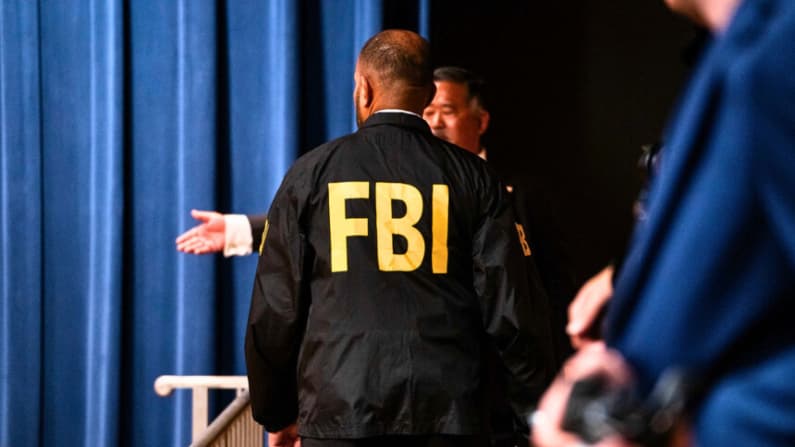 El FBI desmantela call center en India por estafar a personas mayores estadounidenses