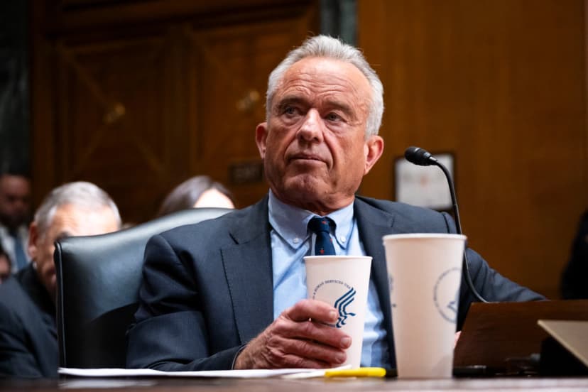 El secretario de Salud, Robert Kennedy Jr., testifica en el Capitolio en Washington el 22 de abril de 2026. (Madalina Kilroy/The Epoch Times).