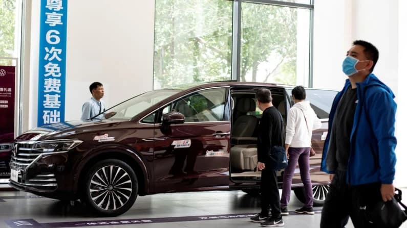 Sector automovilístico chino en crisis: concesionarios acumulan pérdidas y las ventas se desploman