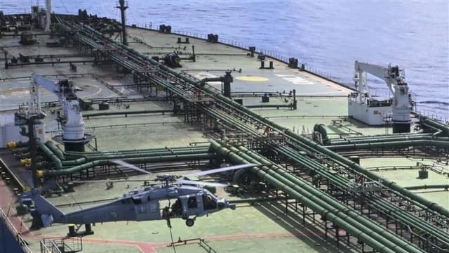 Fuerzas estadounidenses interceptan en el océano Índico un petrolero vinculado a Irán