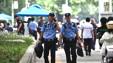 China enfrenta cientos de actos violentos a diario mientras aumenta su control autoritario: Fuente interna
