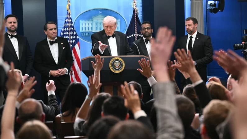 Balean a agente del Servicio Secreto en la cena de corresponsales de la Casa Blanca: Trump