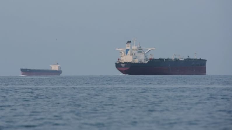 Fuerzas de EE. UU. interceptan y obligan a dar media vuelta a petrolero vinculado a Irán en el mar Arábigo