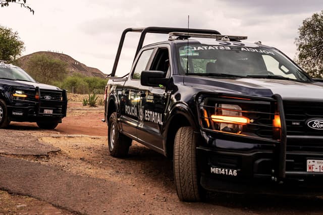 Patrullas de la policía estatal abandonan la zona arqueológica de Teotihuacán tras un tiroteo en el que murió un turista el 20 de abril de 2026 en Teotihuacán, México. Imagen Ilustrativa (Cristopher Rogel Blanquet/Getty Images)