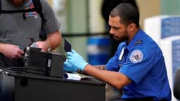 Más de 1000 oficiales de la TSA dimiten en medio del cierre en EE. UU.