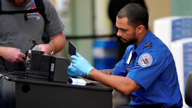 Más de 1000 oficiales de la TSA dimiten en medio del cierre en EE. UU.