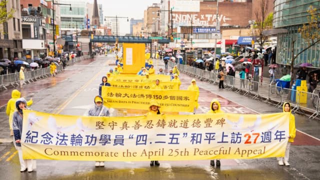 Desfile en Nueva York conmemora los 27 Años de la manifestación pacífica en China