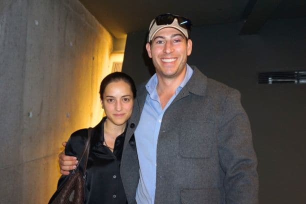 En la tarde del 26 de abril de 2026, Cristobal Lans Lobeira (derecha), miembro de una prominente familia mexicana, asistió a la cuarta función de la Compañía de Gira de Shen Yun en el Teatro Escarnario GNP Seguros. (Wen Ye/The Epoch Times)