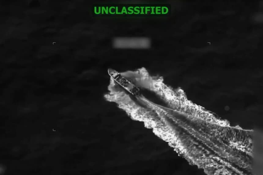 Captura de pantalla de un video de una operación contra el tráfico de drogas en el Pacífico Oriental, llevada a cabo el 26 de abril de 2026. (Comando Sur de Estados Unidos).