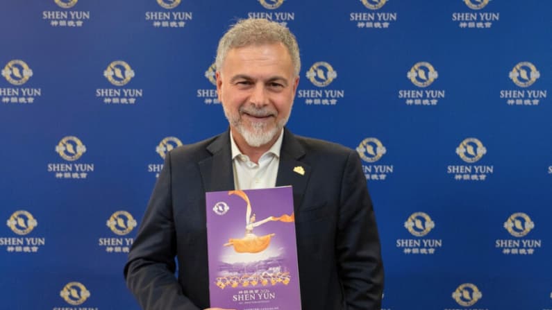 Médico ve Shen Yun 2 veces en 2 semanas: “Muestra realmente a China, es espectacular"