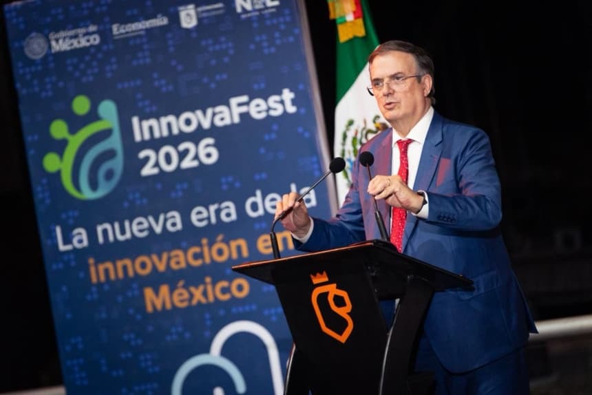 Secretario de Economía, Marcelo Ebrard, durante un evento en Nuevo León el 28 de abril. (Cortesía de la Secretaría de Economía)