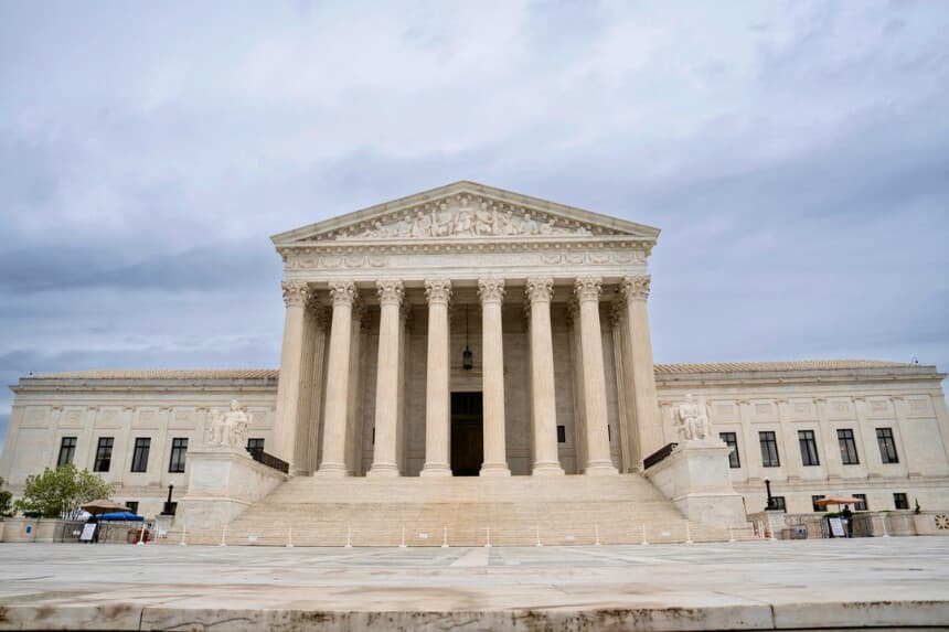 Corte Suprema dividida sobre fin de protecciones de deportación para sirios y haitianos en EE. UU.