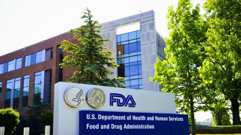 FDA dice que la mayoría de las fórmulas infantiles tienen niveles bajos o indetectables de contaminantes