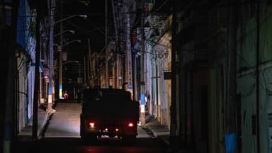 Las luces de la Cuba comunista se apagan en medio del bloqueo petrolero de EE. UU.