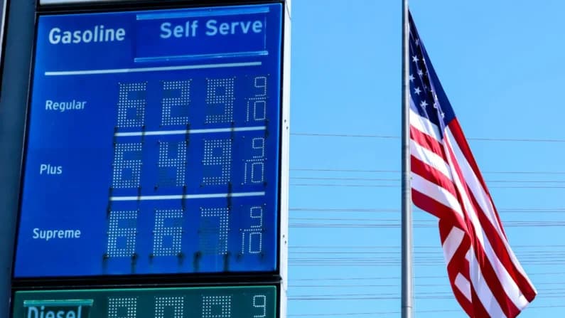 Gasolina se desplomará al terminar guerra con Irán, promete Trump