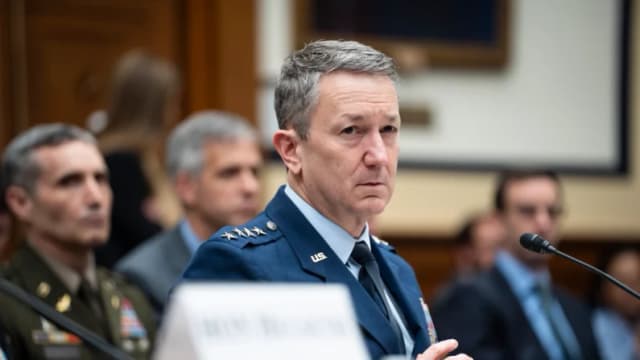 Alto mando militar estadounidense insinúa que Rusia está ayudando a Irán en la guerra