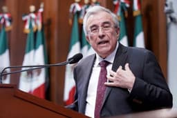 Rocha Moya pide licencia al cargo de gobernador tras acusaciones de EE. UU.