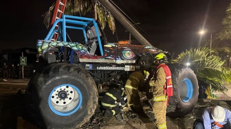 Al menos 3 muertos y más de 35 heridos deja accidente en exhibición de vehículos en Colombia