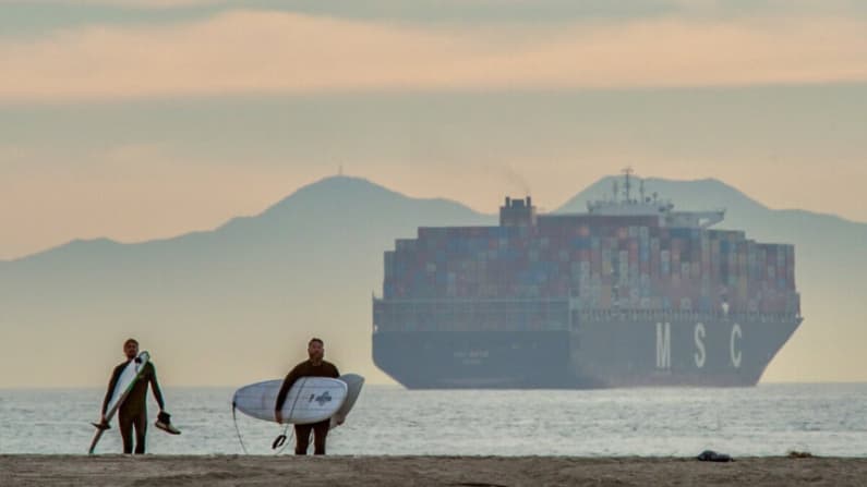 Auge de los envíos de petróleo impulsa exportaciones estadounidenses a un máximo histórico