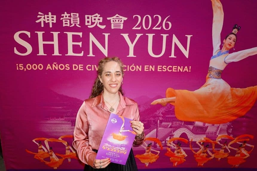 Andrea Carballido asiste a la función de Shen Yun en el Auditorio Nacional de Ciudad de México el 3 de mayo de 2026. (Lily Yu/The Epoch Times)