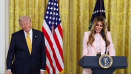 Trump y la Primera Dama rinden homenaje a las madres de militares en la Casa Blanca