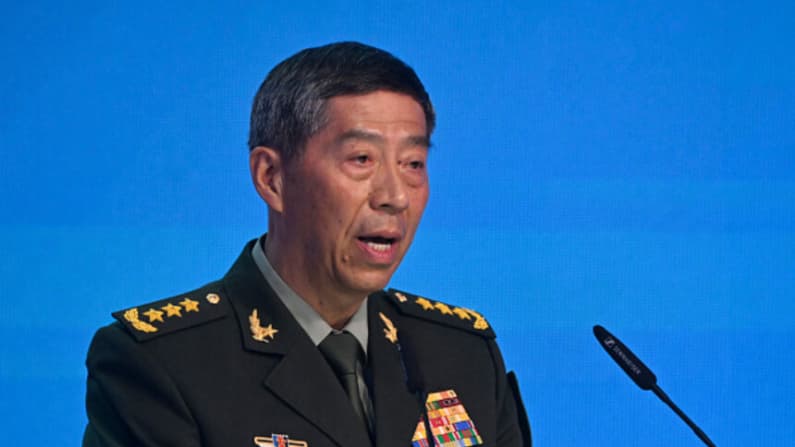 China impone penas de muerte con suspensión de la ejecución a dos exministros de Defensa