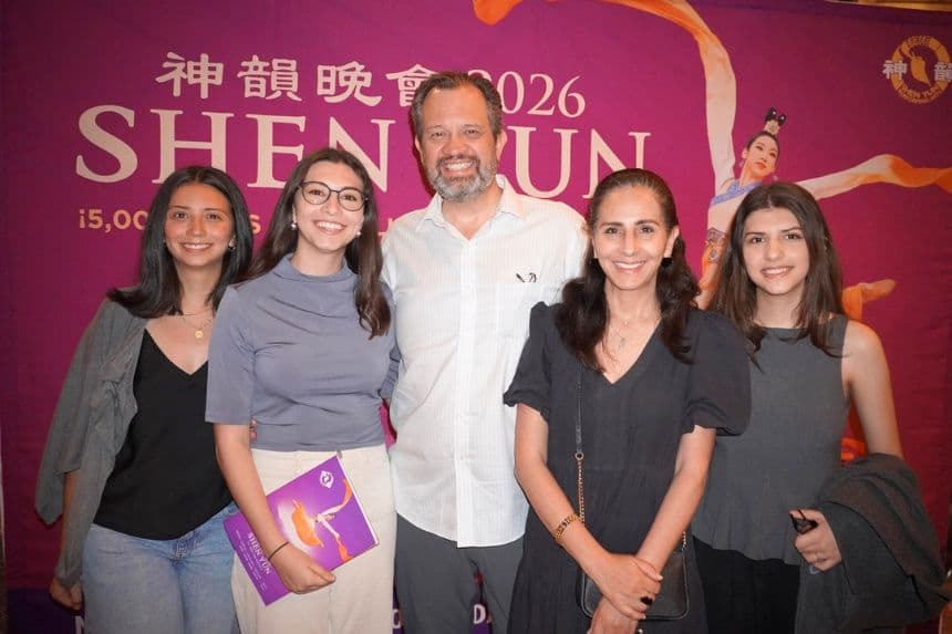 Exsenador mexicano dice que Shen Yun brinda "paz en mi mente y en mi alma"