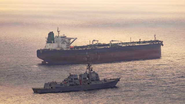 Irán ataca a los Emiratos Árabes Unidos luego de intercambio de fuego con EE. UU. en Ormuz