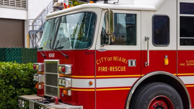 Explota embarcación cerca de Miami: 11 personas heridas son trasladadas al hospital