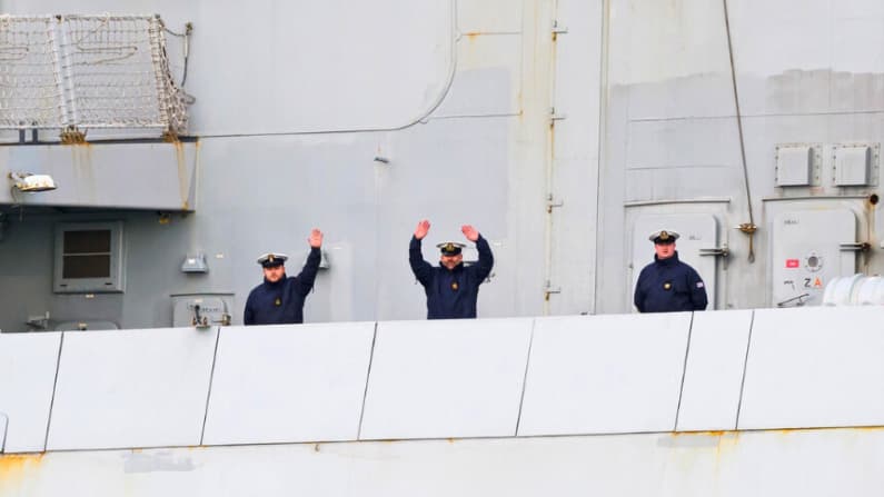 Irán advierte al Reino Unido y a Francia de que no envíen buques de guerra cerca del estrecho de Ormuz