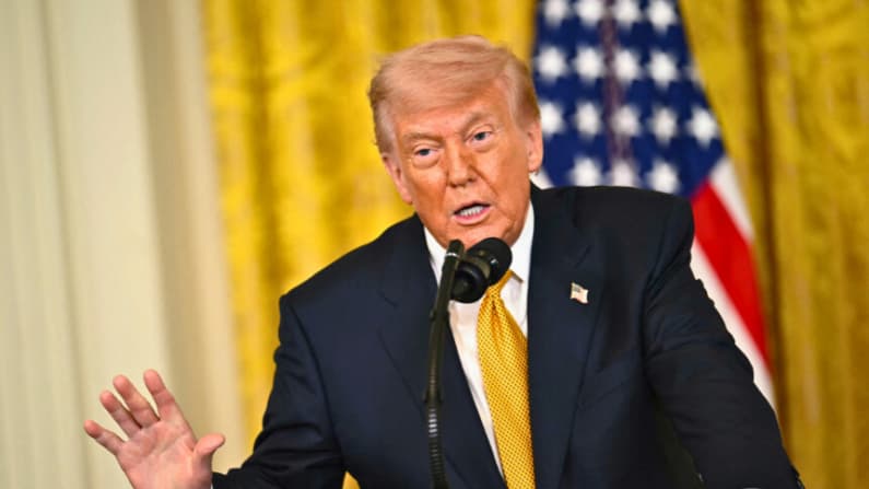 Trump dice que el alto al fuego entre EE. UU. e Irán está "en estado crítico"