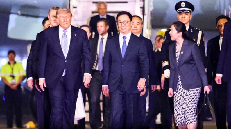 Trump llega a Beijing para una cumbre de alto riesgo en medio de las tensiones con Taiwán e Irán