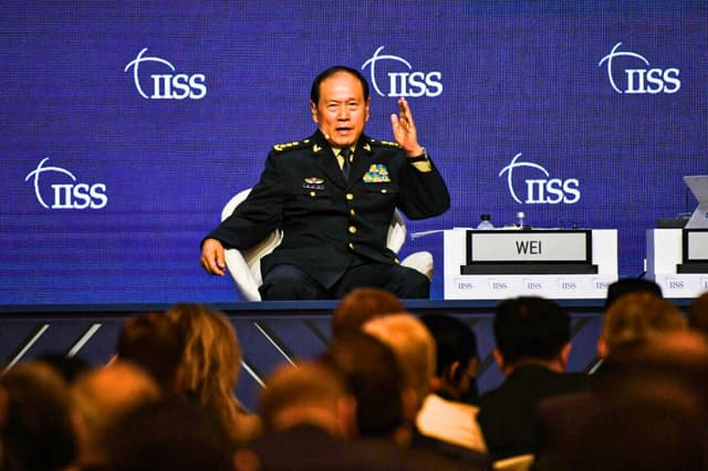 El entonces ministro de Defensa chino, Wei Fenghe, interviene en la cumbre del Diálogo de Shangri-La en Singapur el 12 de junio de 2022. (Roslan Rahman/AFP vía Getty Images).