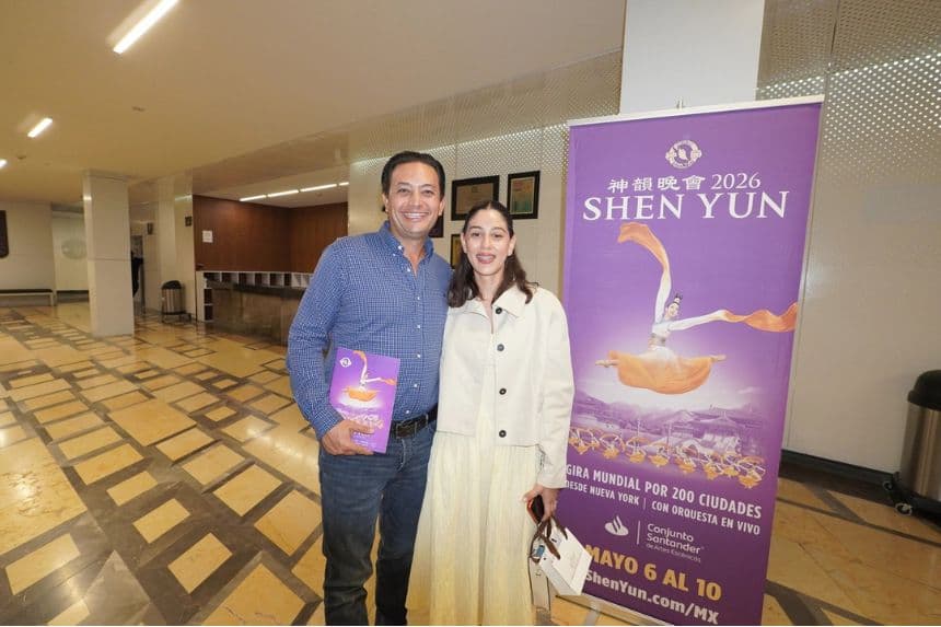 José Muñoz y Yazbek Anguiano asistieron a ver Shen Yun Performing Arts en el Conjunto Santander de Artes Escénicas en la Sala Plácido Domingo, el 9 de mayo de 2026. (Lily Yu/The Epoch Times)