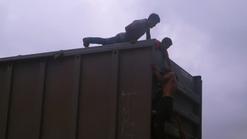 Investigan como "tráfico humano" la muerte de 7 migrantes de México y Honduras en tren de carga en EE. UU.